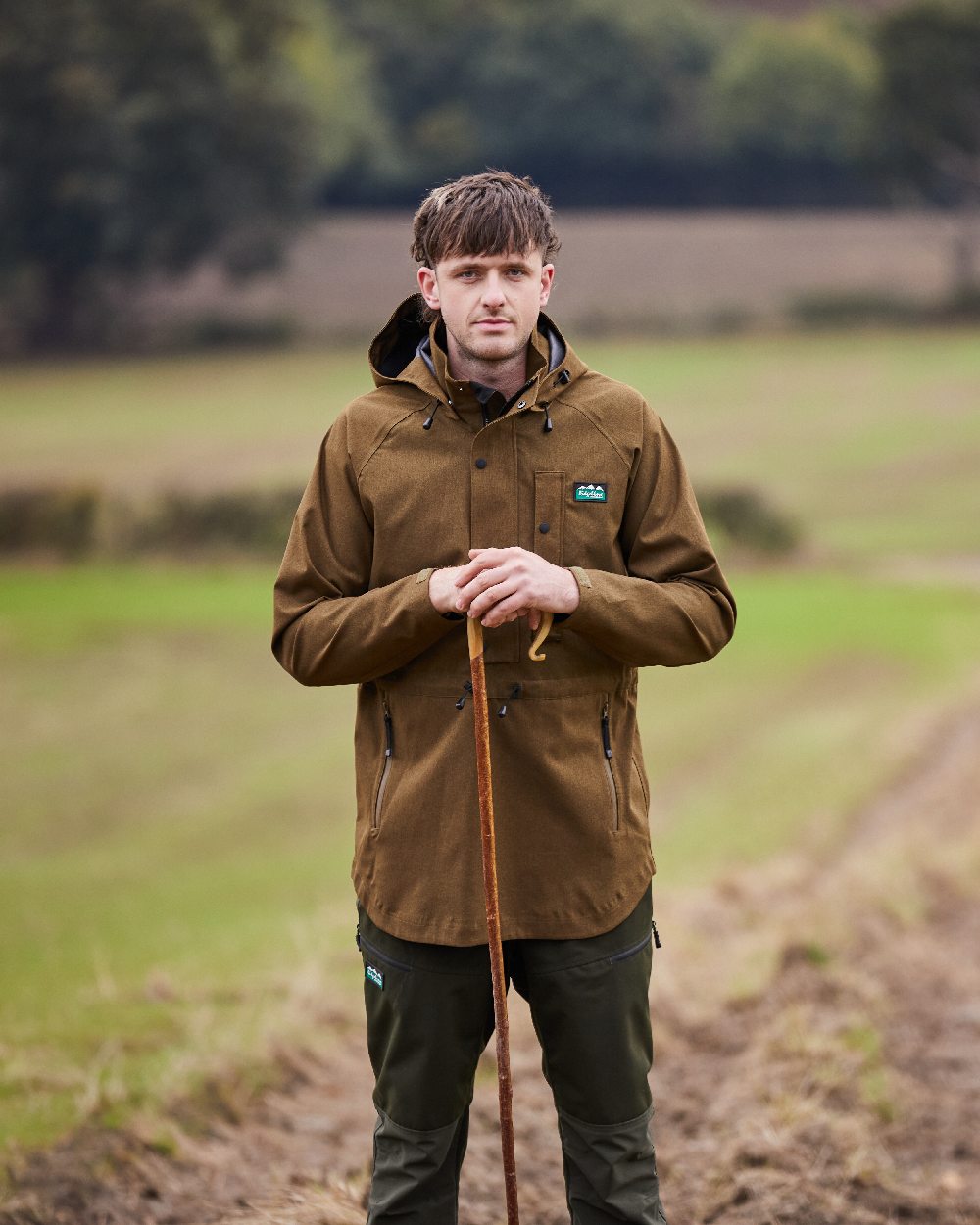 Teak coloured Ridgeline Mens Monsoon Light Smock on farm background #colour_teak