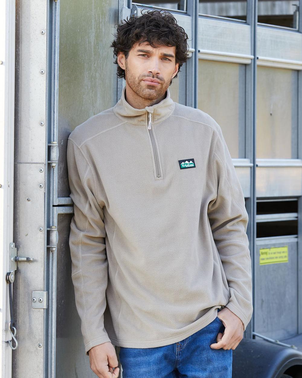 Roasted Cashew coloured Ridgeline Narvik Fleece on outdoor background #colour_roasted-cashew