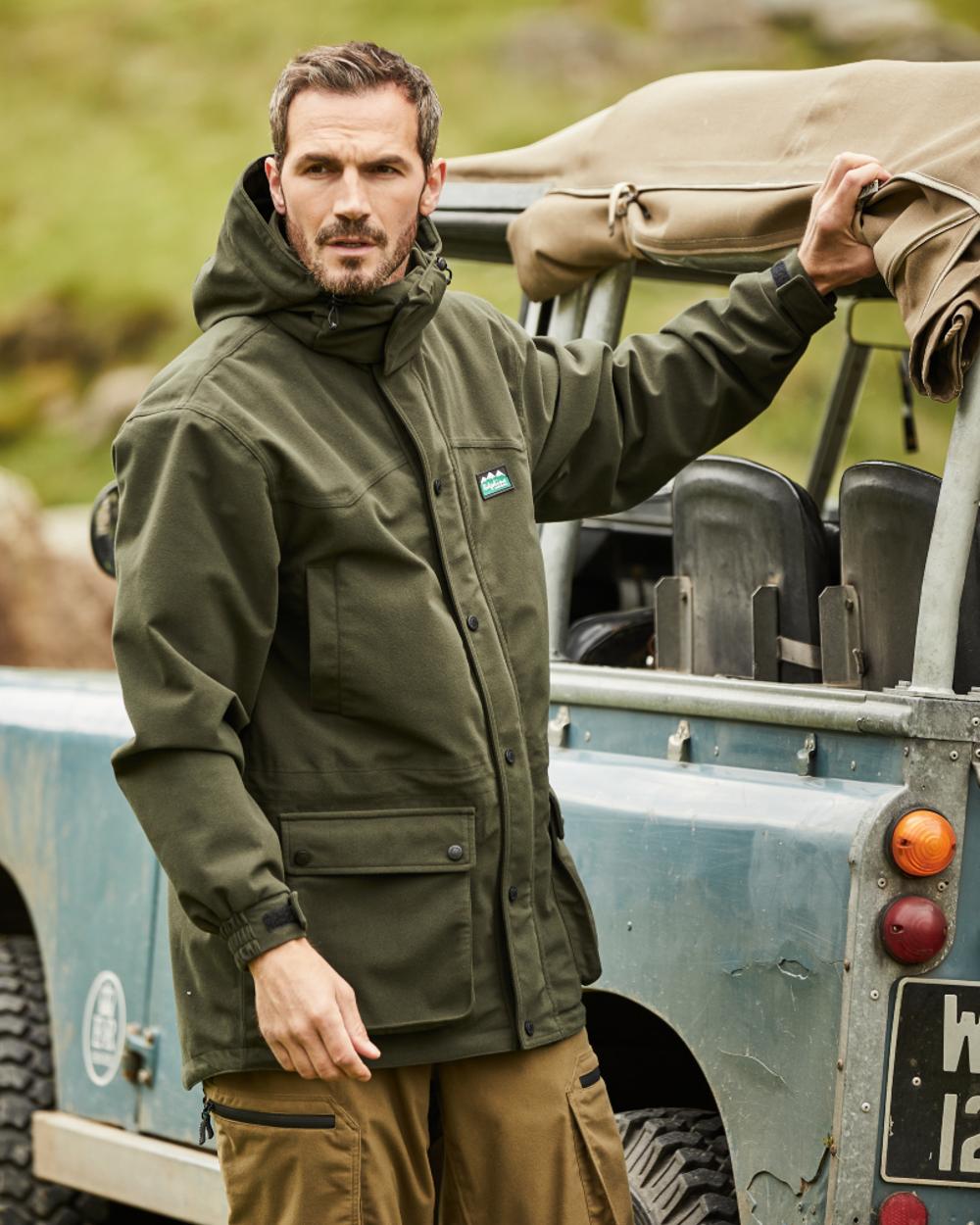Deep Forest coloured Ridgeline Torrent III Waterproof Jacket on vehicle background #colour_deep-forest