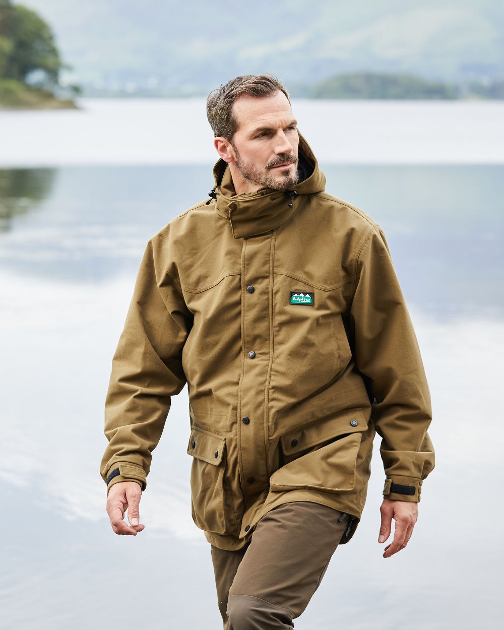 Teak coloured Ridgeline Torrent III Waterproof Jacket on blurry background #colour_teak