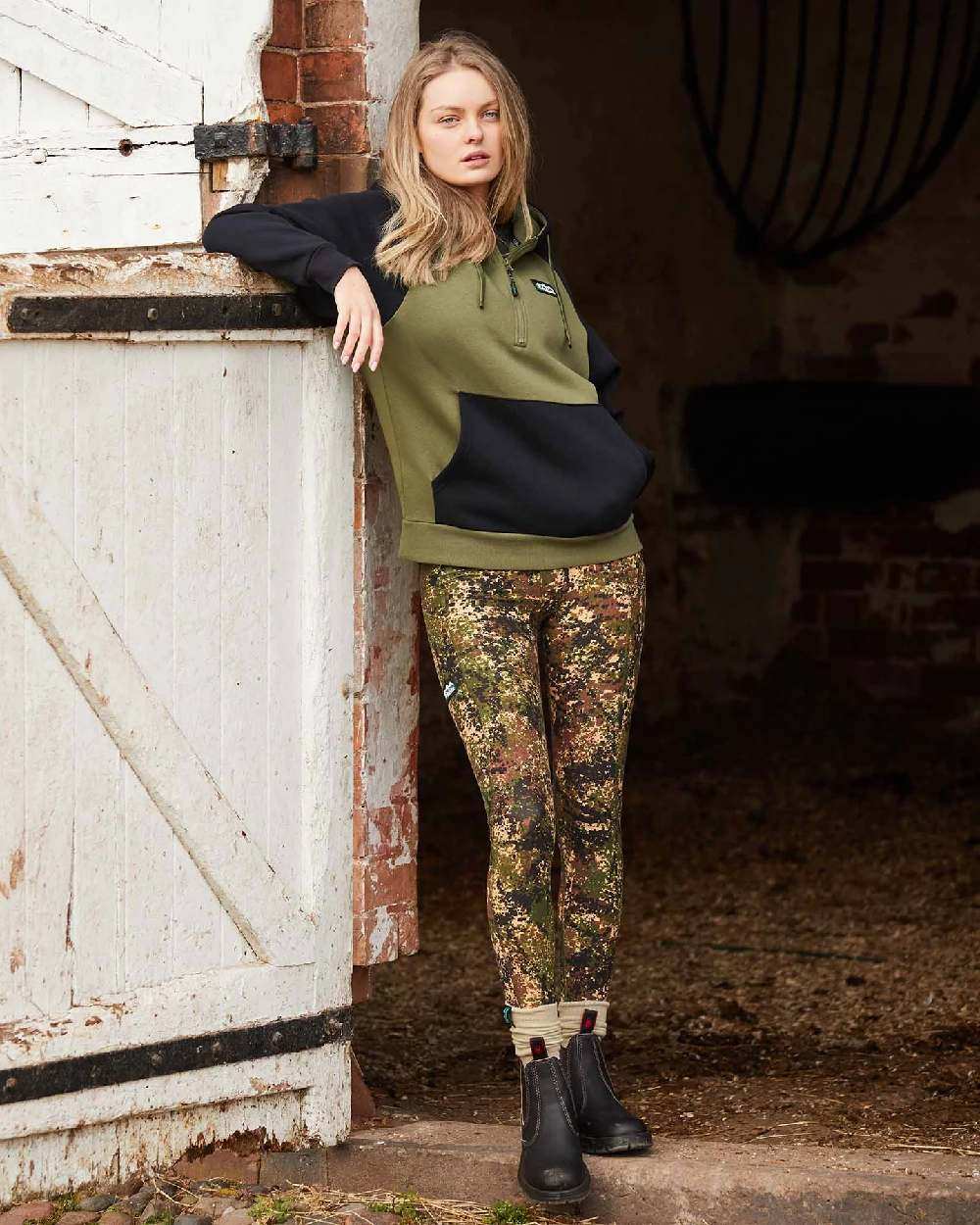 Dirt-Camo coloured Ridgeline Womens Infinity Leggings on stable
e background #colour_dirt-camo