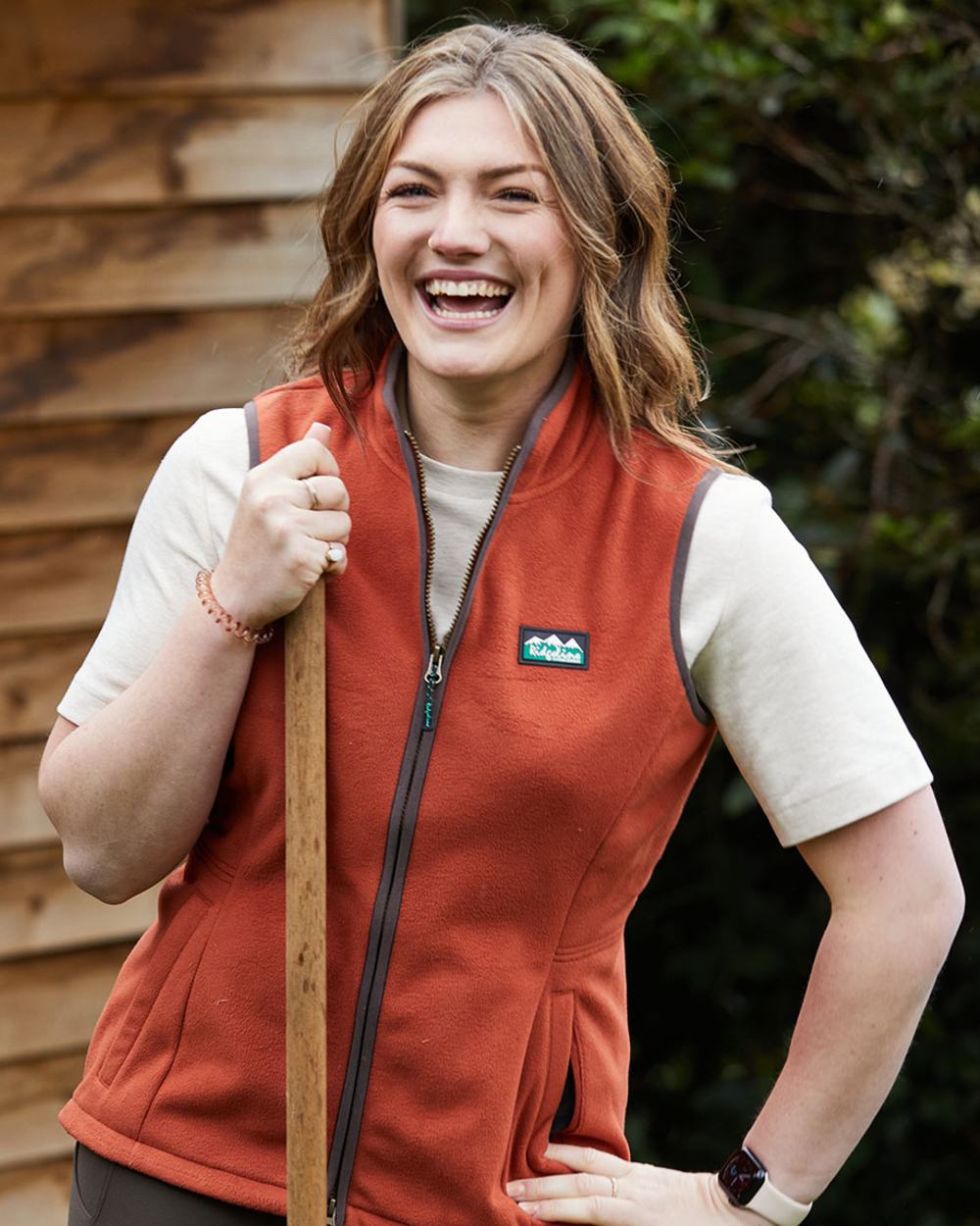 Russet coloured Ridgeline Womens Kodiak Gilet on tree background #colour_russet