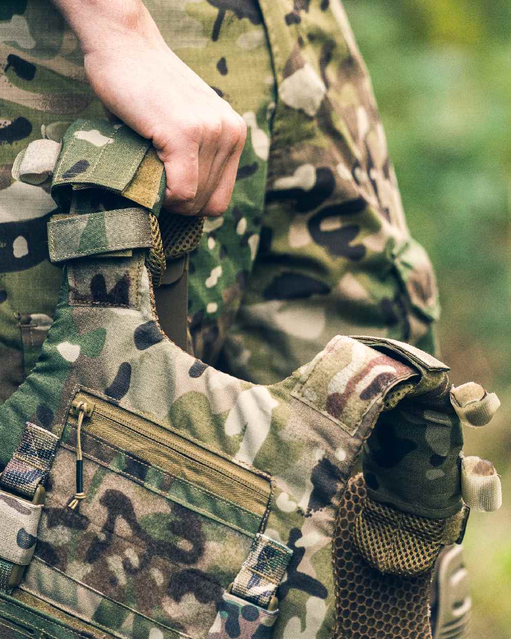 VCAM Coloured Viper VX Buckle Up Carrier Gen2 on blurry background #colour_vcam