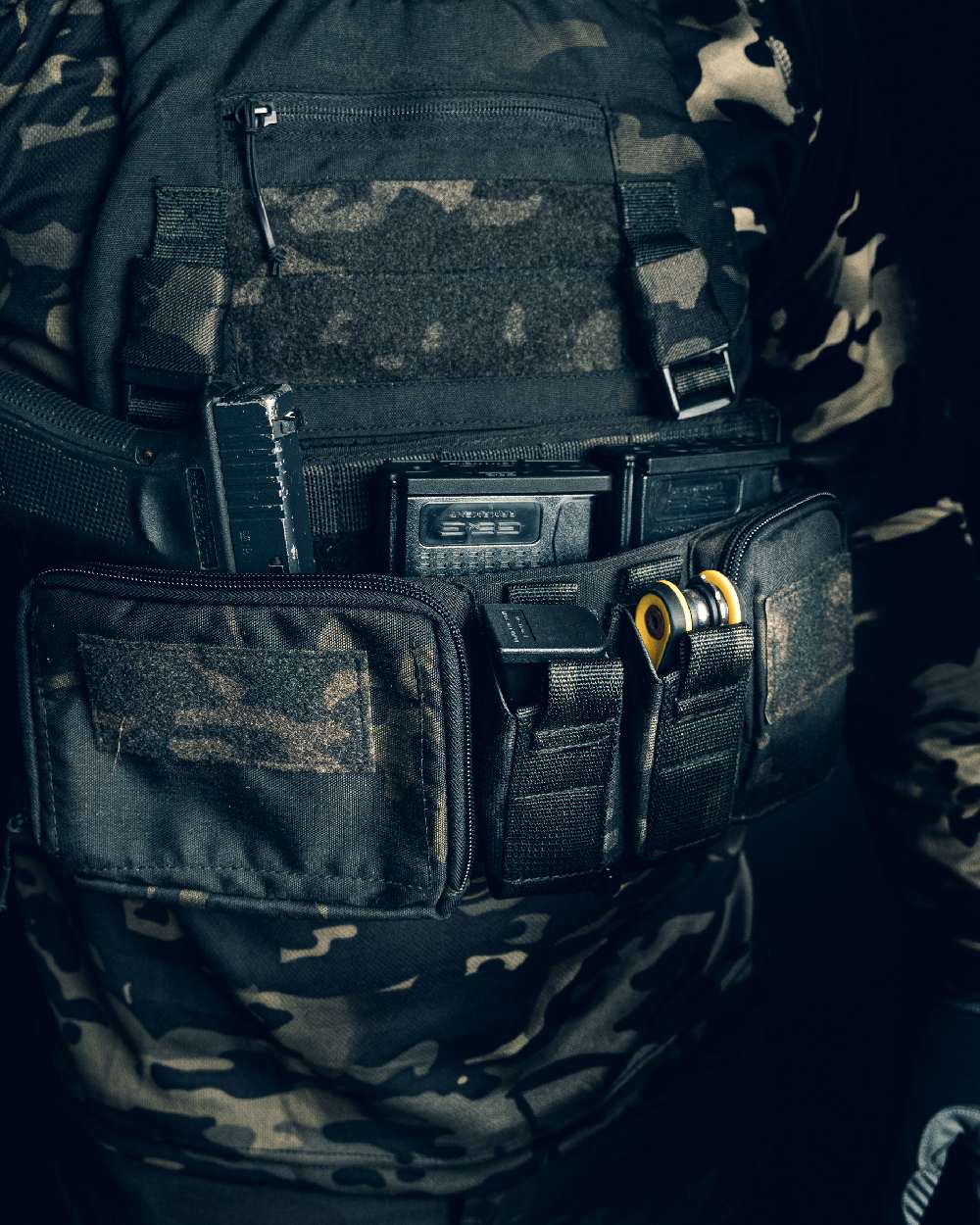 VCAM Black Coloured Viper VX Buckle Up Ready Rig on blurry background #colour_vcam-black