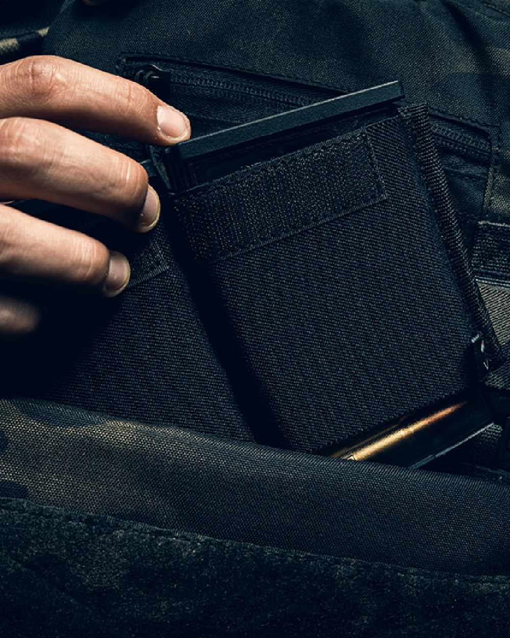 Black Coloured Viper VX Double Rifle Mag Sleeve XL on blurry background #colour_black
