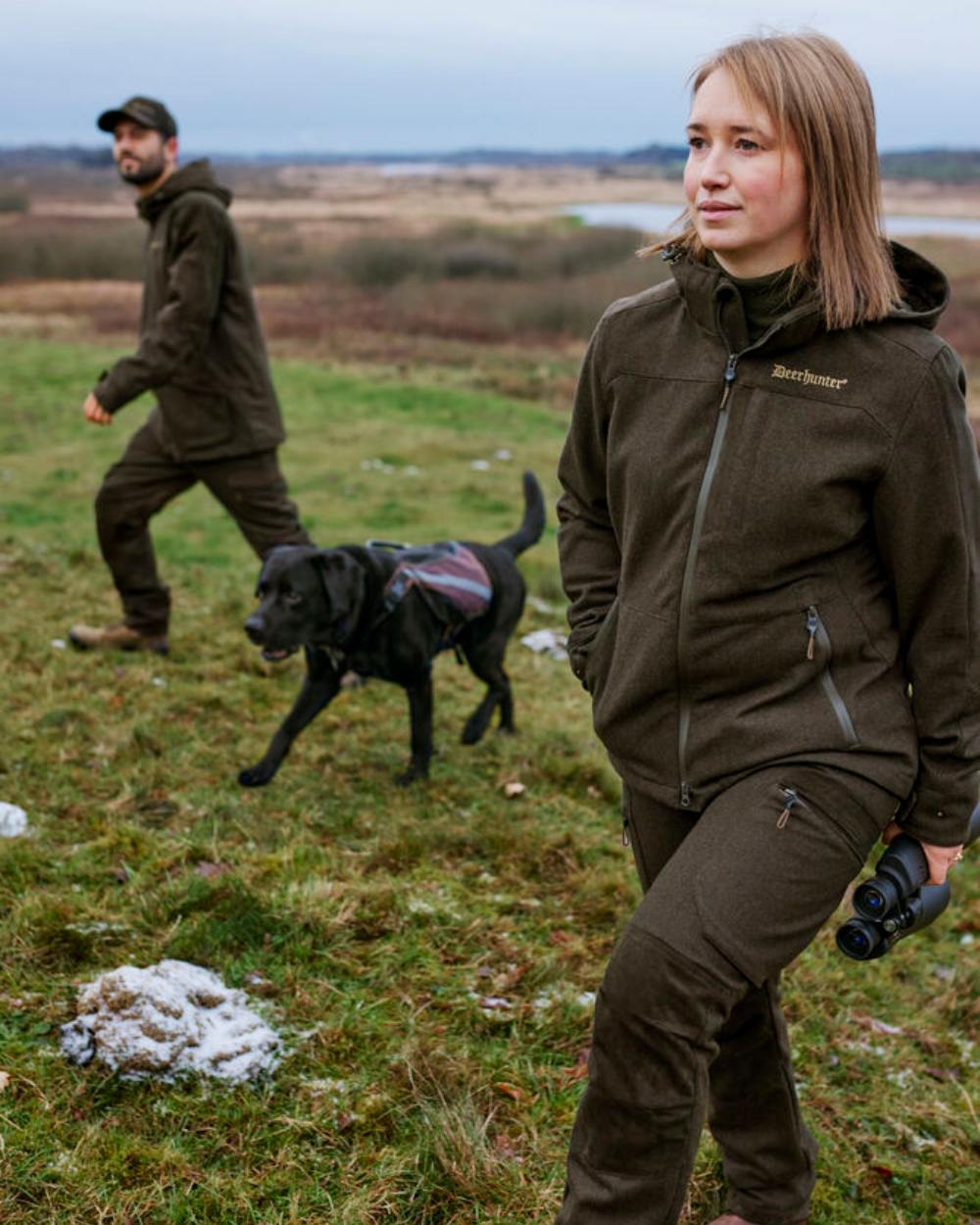 Loden Wood Deerhunter Lady Tatra Trousers on grassy background #colour_loden-wood