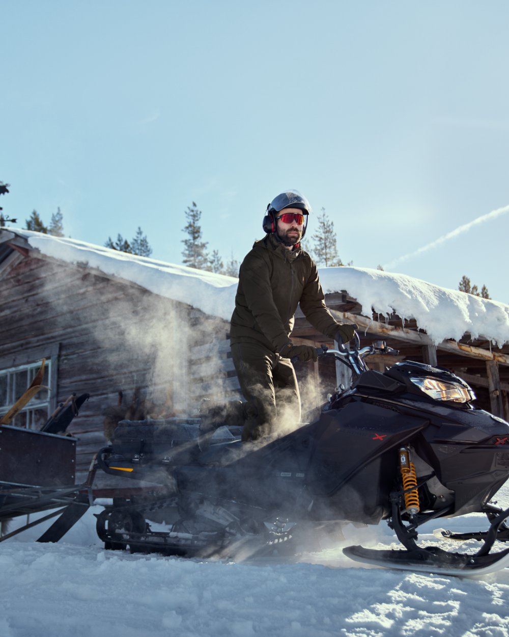 Willow Green Coloured Harkila Logmar HWS Packable Jacket on snow background #colour_willow-green