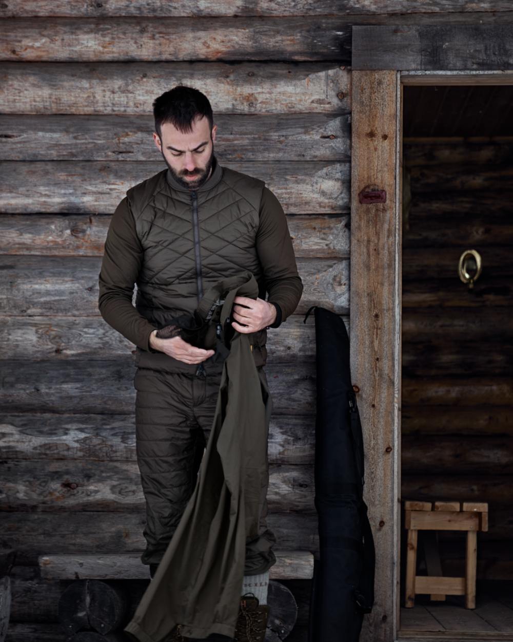 Willow Green Coloured Harkila Logmar Insulated Packable Knee Breeches on outdoor background #colour_willow-green