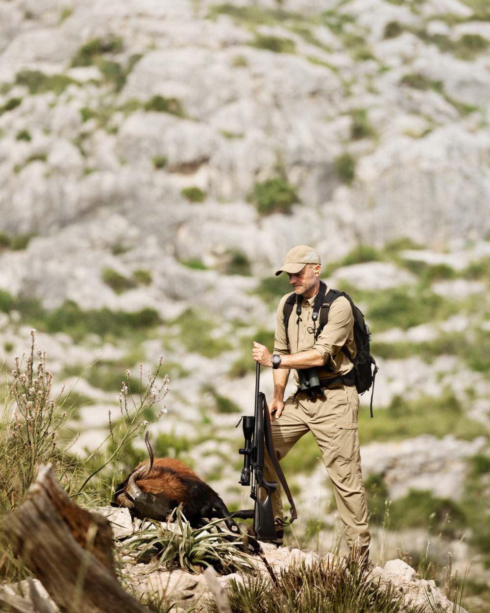 Hunting Green Coloured Harkila Reisa Rucksack Backpack on mountain background #colour_hunting-green