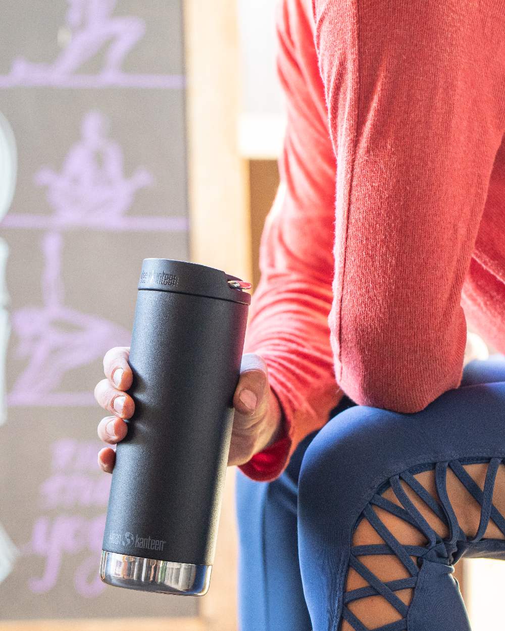 Black Coloured Klean Kanteen Insulated TKWide With Cafe Cap On A House Background #colour_black