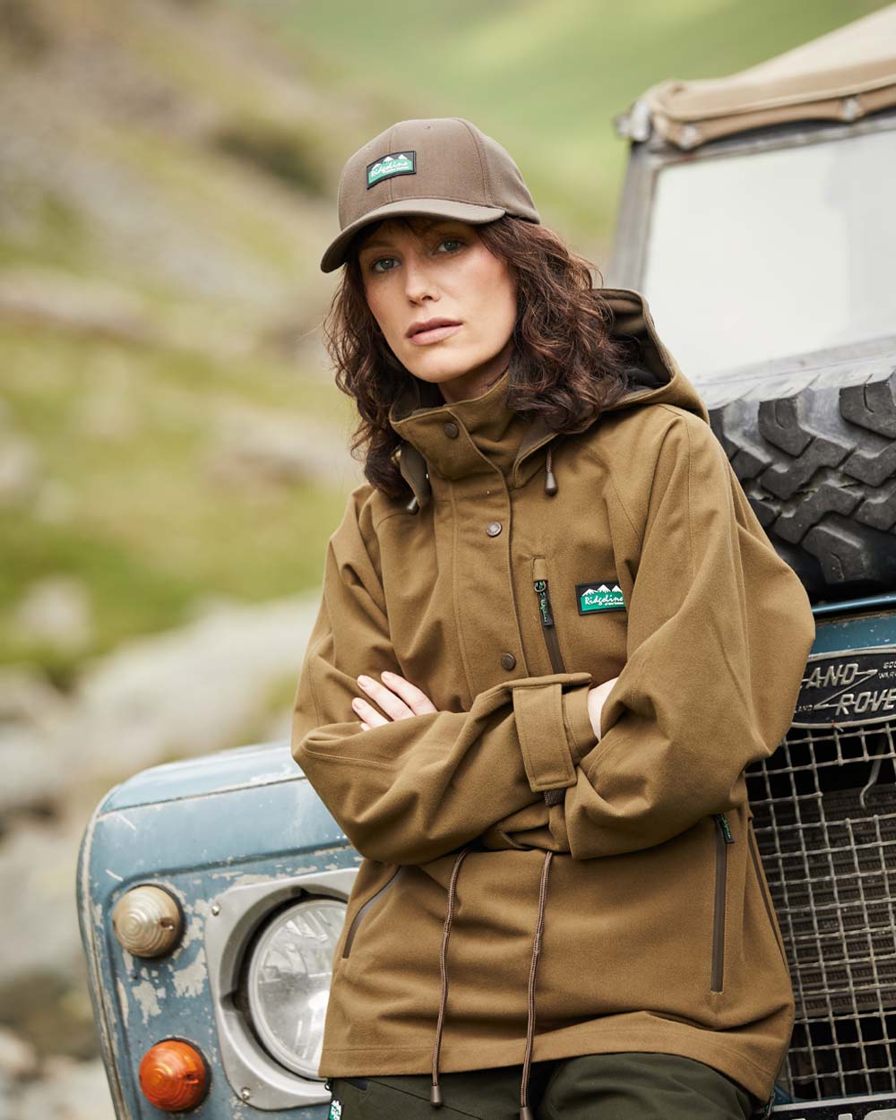 Teak Coloured Ridgeline Ladies Monsoon II Waterproof Smock On A Hill Background #colour_teak
