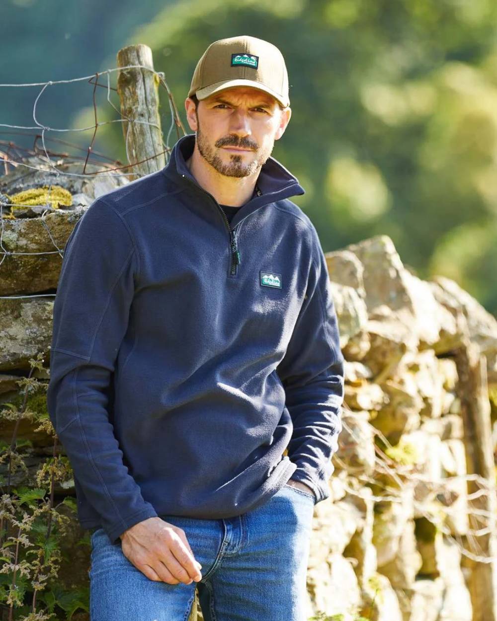 Navy Coloured Ridgeline Mens Narvik Fleece On A Street Background #colour_navy