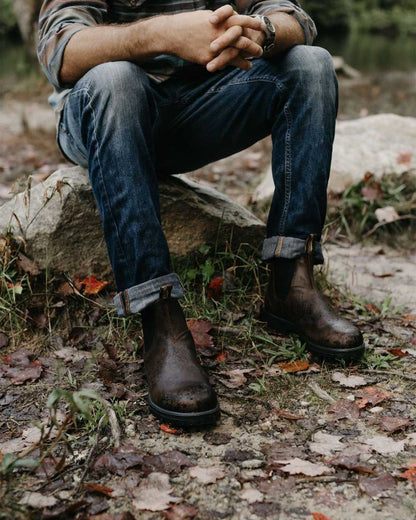 Antique brown coloured Blundstone 1609 Antique Brown Boots on forest background #colour_antique-brown
