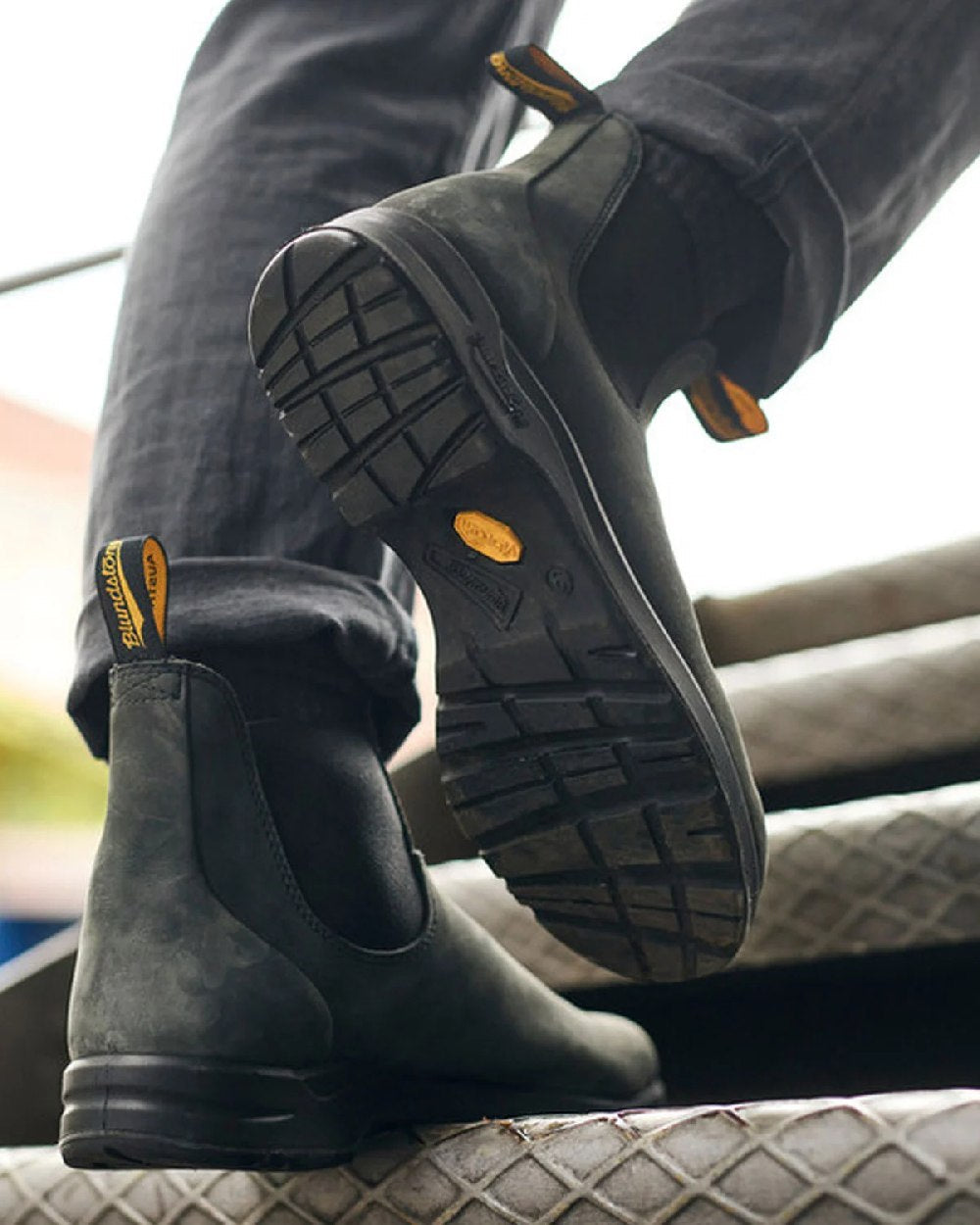 Rustic Black Coloured Blundstone 2055 Rustic Black Chelsea Boots on outdoor background #colour_rustic-black