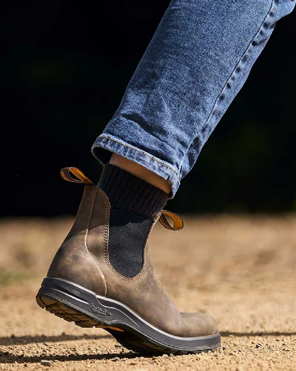 Rustic Brown Coloured Blundstone 2056 Rustic Brown Chelsea Boots on  outdoor background #colour_rustic-brown