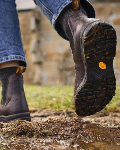 Cocoa Brown Coloured Blundstone 2057 Cocoa Brown Chelsea Boots on  outdoor background #colour_cocoa-brown