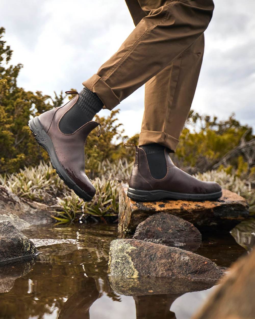 Cocoa Brown Coloured Blundstone 2057 Cocoa Brown Chelsea Boots on  outdoor background #colour_cocoa-brown
