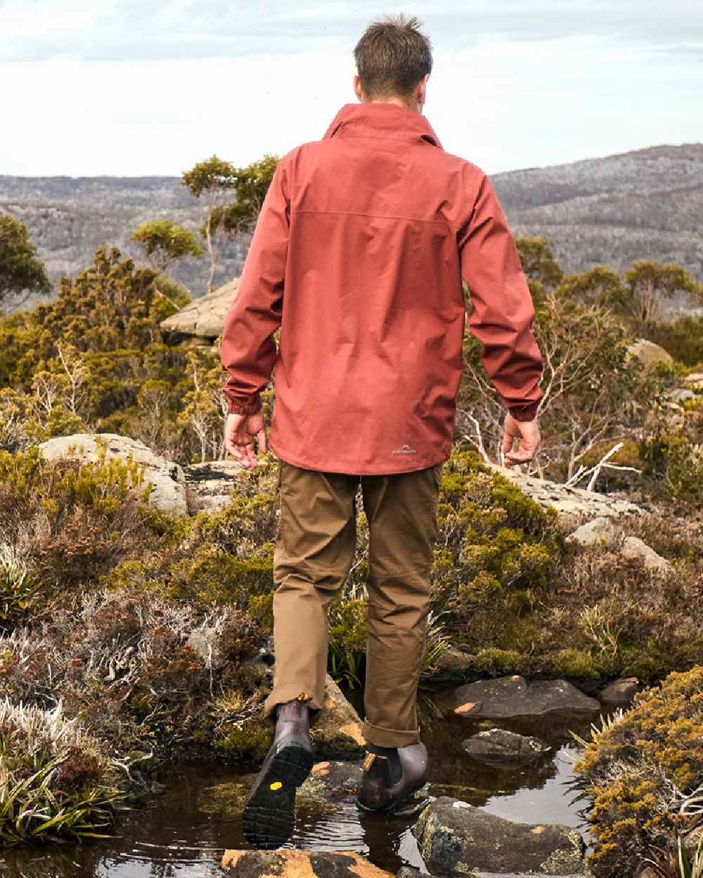 Cocoa Brown Coloured Blundstone 2057 Cocoa Brown Chelsea Boots on  outdoor background #colour_cocoa-brown