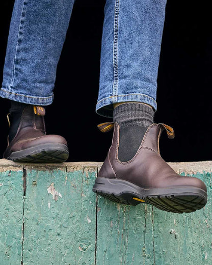 Cocoa Brown Coloured Blundstone 2057 Cocoa Brown Chelsea Boots on  outdoor background #colour_cocoa-brown