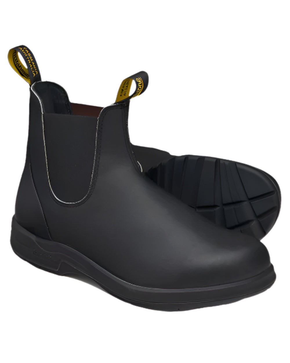 Black Coloured Blundstone 2058 Black Chelsea Boots on white background #colour_black