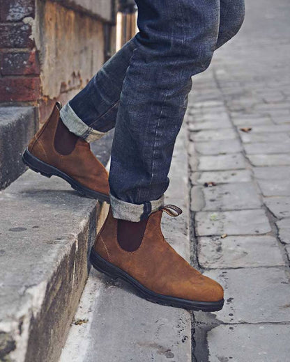 Saddle Brown coloured Blundstone 562 Saddle Brown Leather Boots on street background #colour_saddle-brown