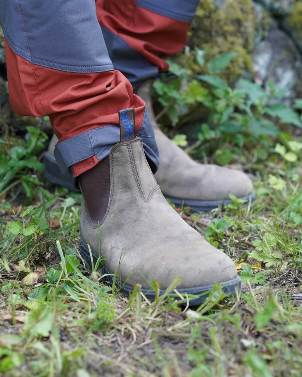 Rustic Brown coloured Blundstone 584 Rustic Brown Leather Chelsea Boots on farm background #colour_rustic-brown