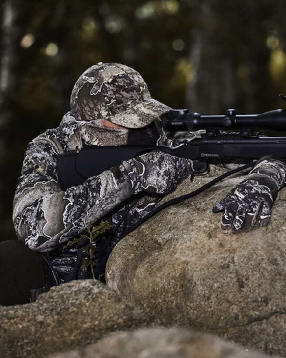 Realtree Excape coloured Deerhunter Excape Light Cap on blurry background #colour_realtree-excape