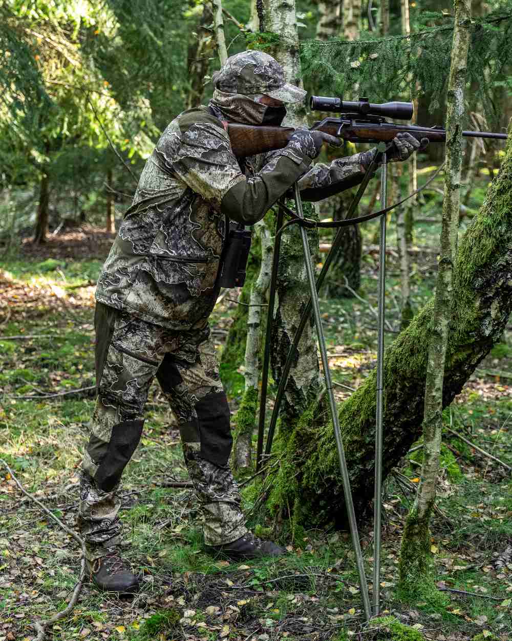 Realtree Excape coloured Deerhunter Excape Light Trousers on  forest background #colour_realtree-excape