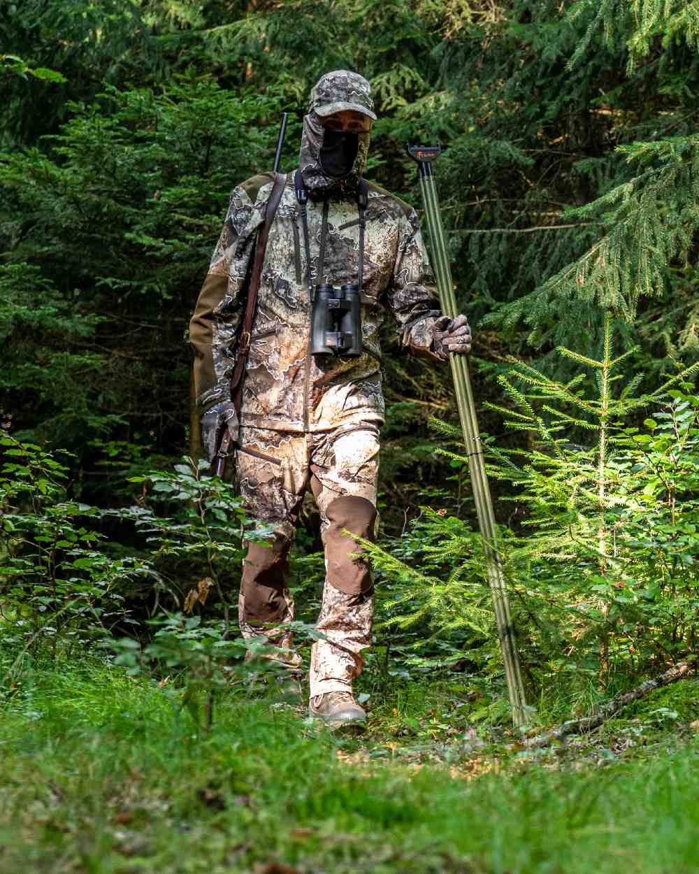 Realtree Excape coloured Deerhunter Excape Light Trousers on  forest background #colour_realtree-excape