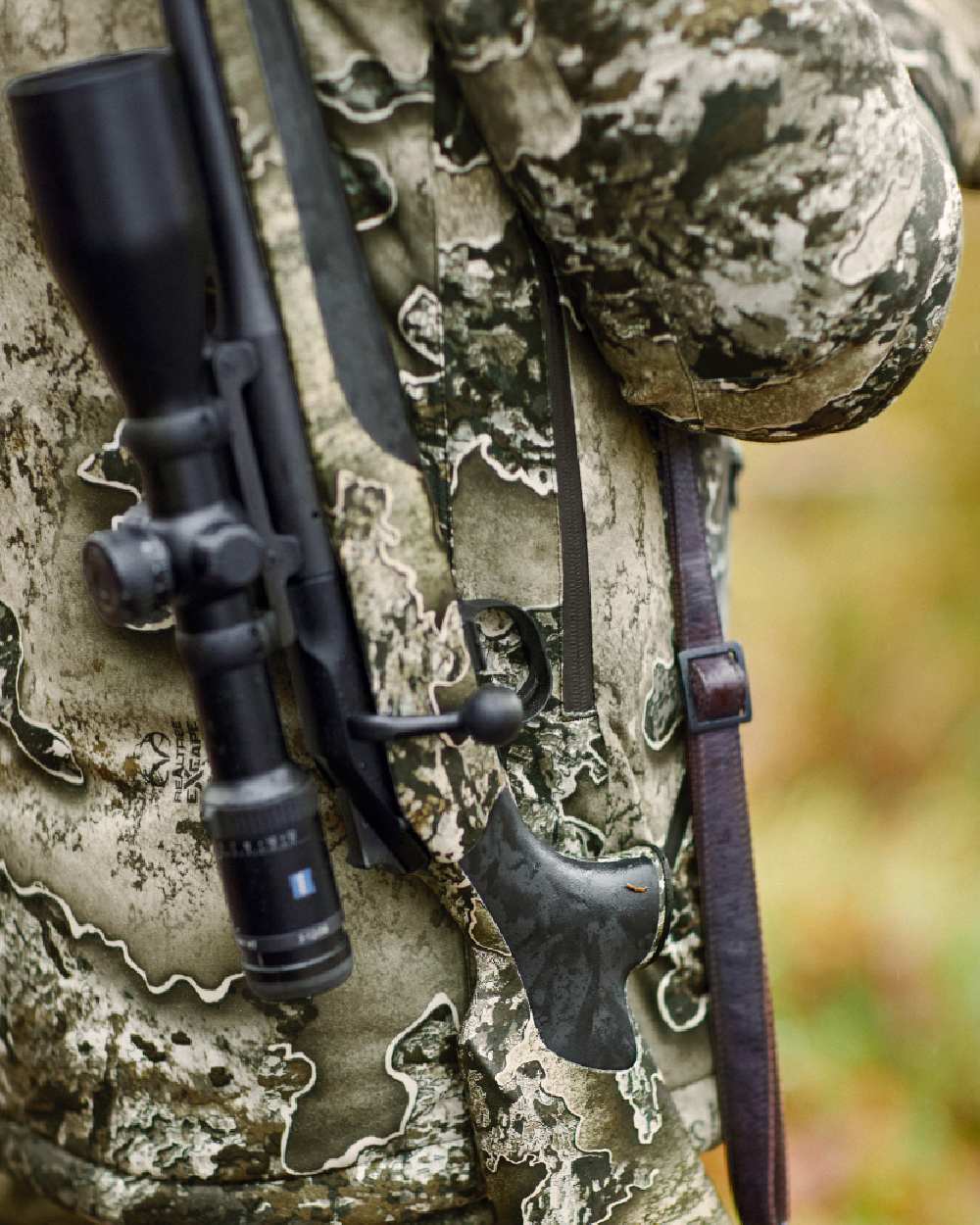 Realtree Excape coloured Deerhunter Excape Winter Waterproof Jacket on blurry background #colour_realtree-excape