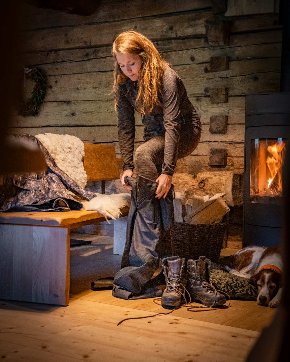 Brown Melange coloured Deerhunter Lady Insulated Leggings on wooden house background #colour_brown-melange