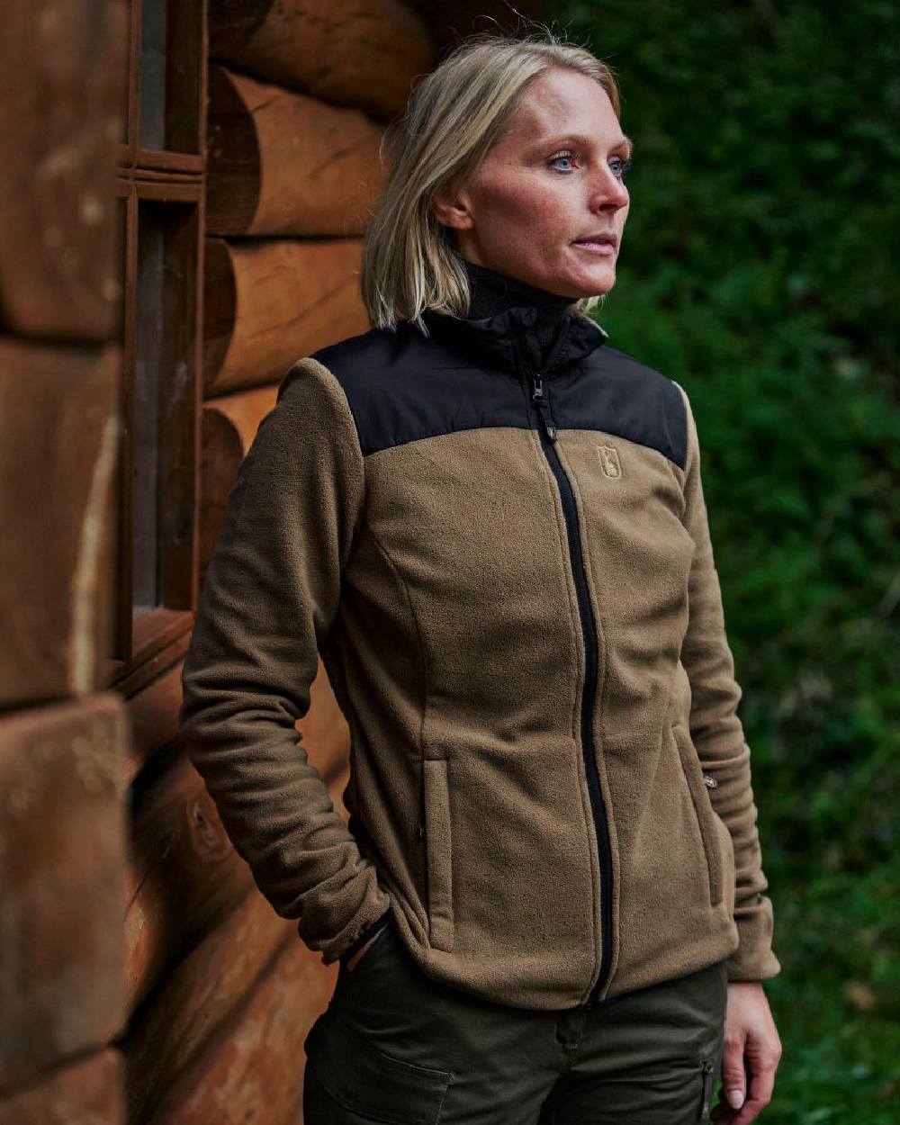 Hickory coloured Deerhunter Lady Northward Fleece Jacket on forest background #colour_hickory