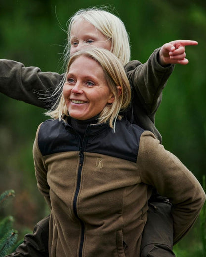 Hickory coloured Deerhunter Lady Northward Fleece Jacket on blurry background #colour_hickory