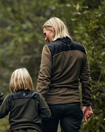 Hickory coloured Deerhunter Lady Northward Fleece Jacket on forest background #colour_hickory