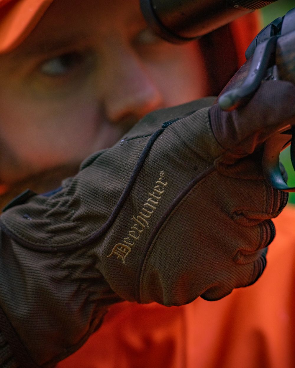 Art Green coloured Deerhunter Muflon Light Gloves on blurry background #colour_art-green