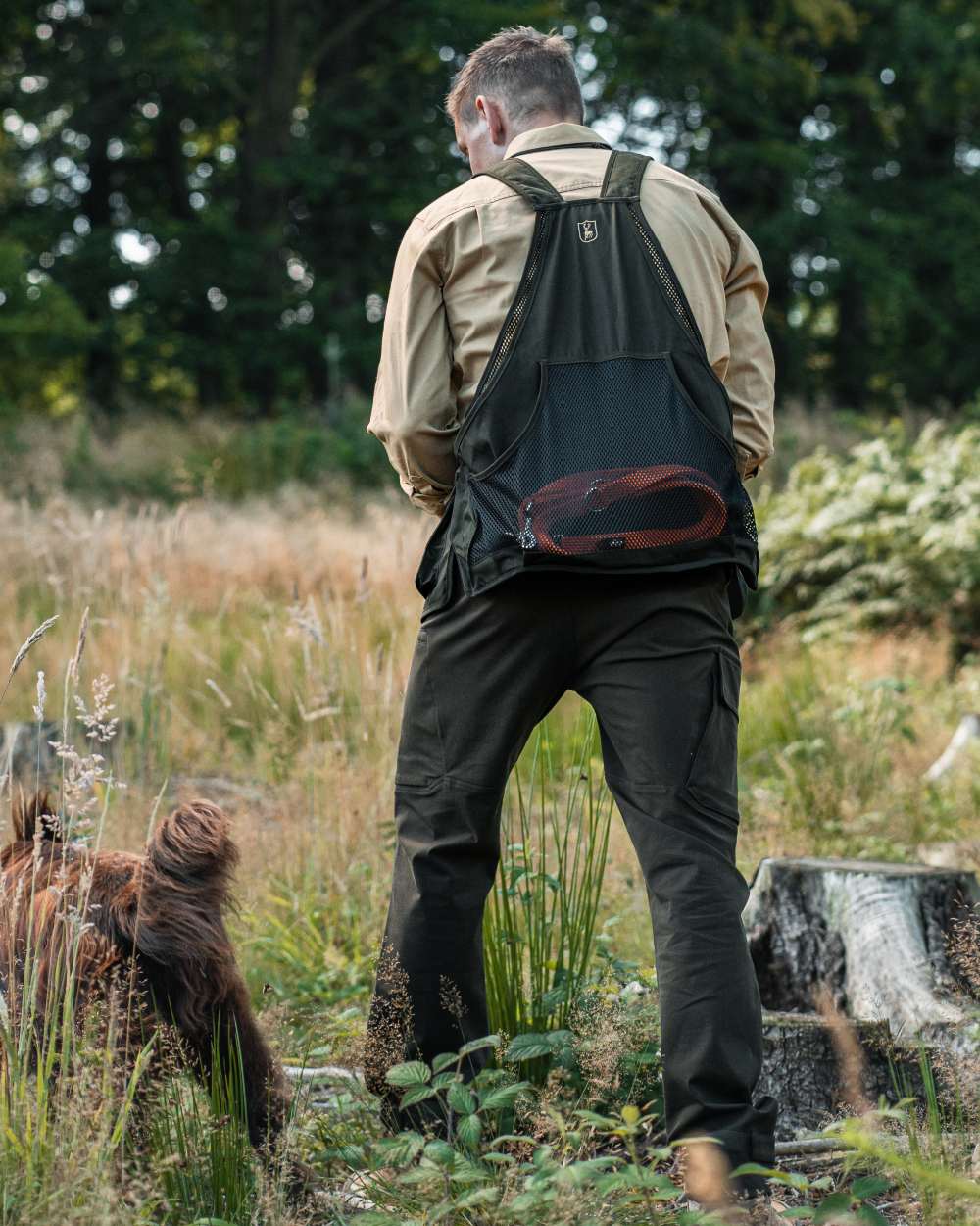 Fallen Leaf coloured Deerhunter Sarek Full Stretch Trousers on forest background #colour_fallen-leaf