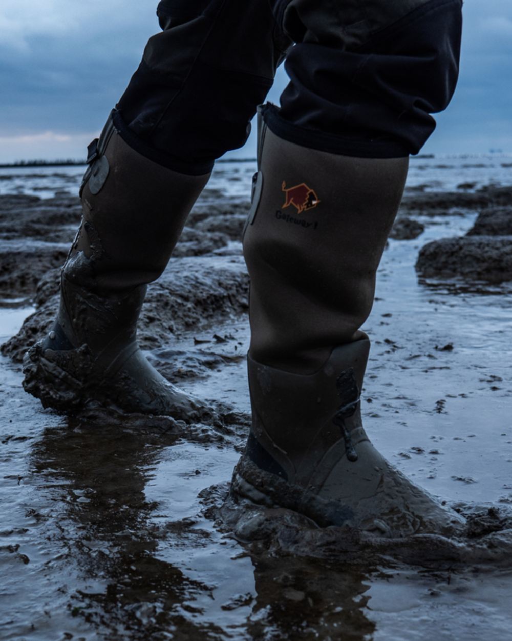 Khaki Coloured Gateway1 Woodwalker Wide 18" 4mm Wellingtons on outdoor background #colour_khaki