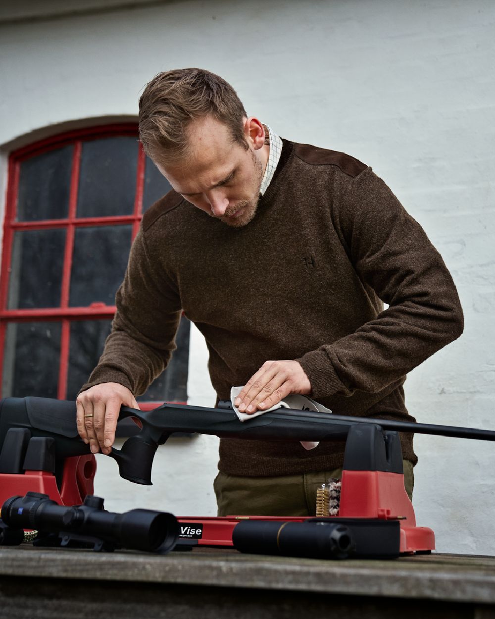 Slate Brown Coloured Harkila Arran Pullover on outdoor background #colour_slate-brown