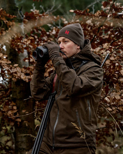 Shadow Brown Red Coloured Harkila Aspire Reversible Beanie on outdoor background #colour_shadow-brown-red