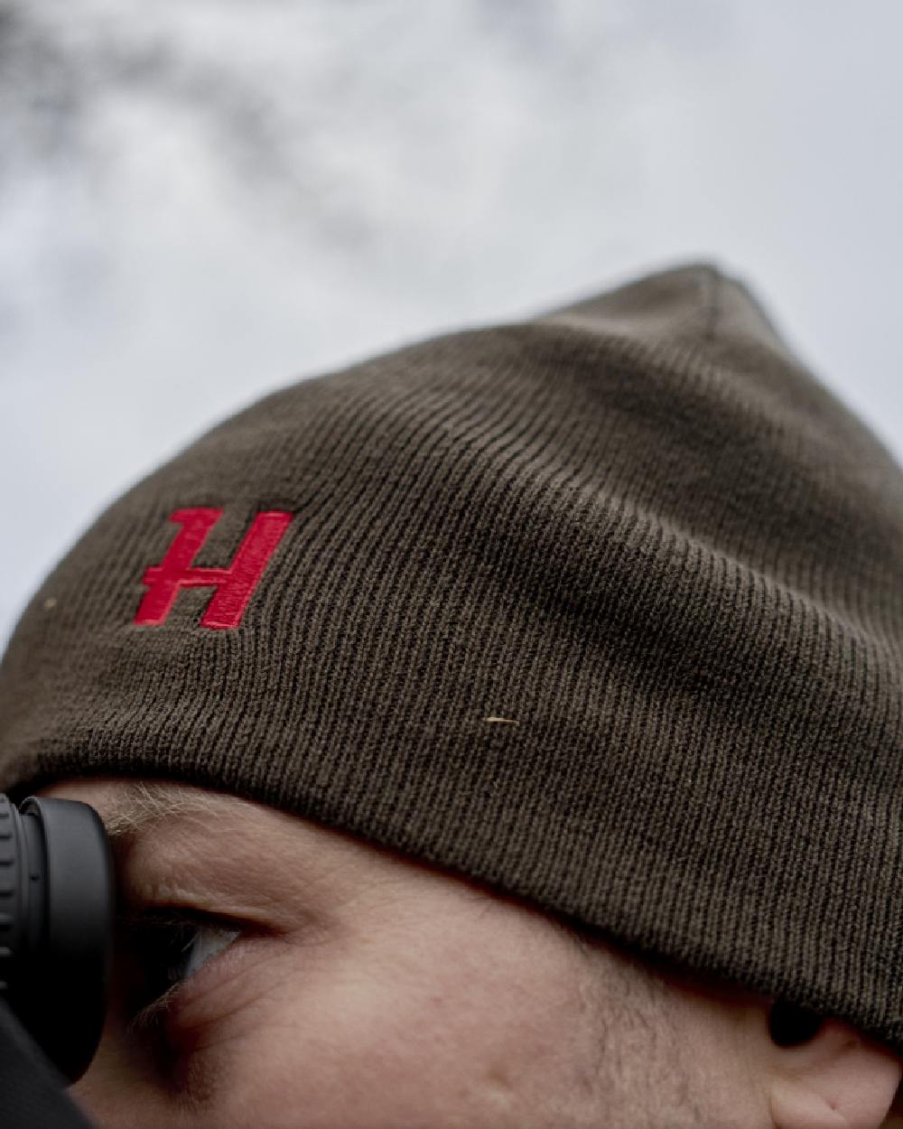Shadow Brown Red Coloured Harkila Aspire Reversible Beanie on outdoor background #colour_shadow-brown-red