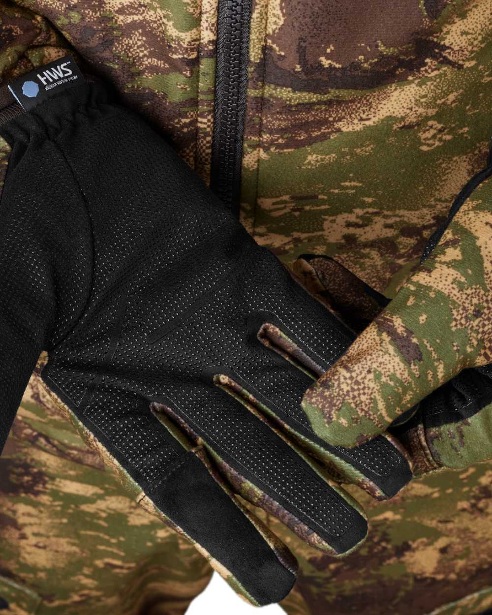 AXIS Forest Harkila Deer Stalker Camo HWS Gloves on white background #colour_axis-forest
