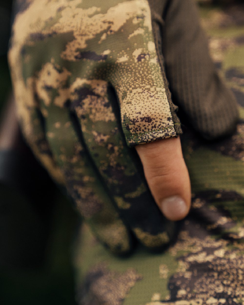 AXIS Forest coloured Harkila Deer Stalker Camo Mesh Gloves on blurry background #colour_axis-forest