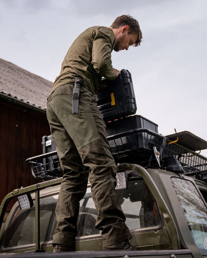 Forest Night Rosin Coloured Harkila Fjell Trousers on outdoor background #colour_forest-night-rosin