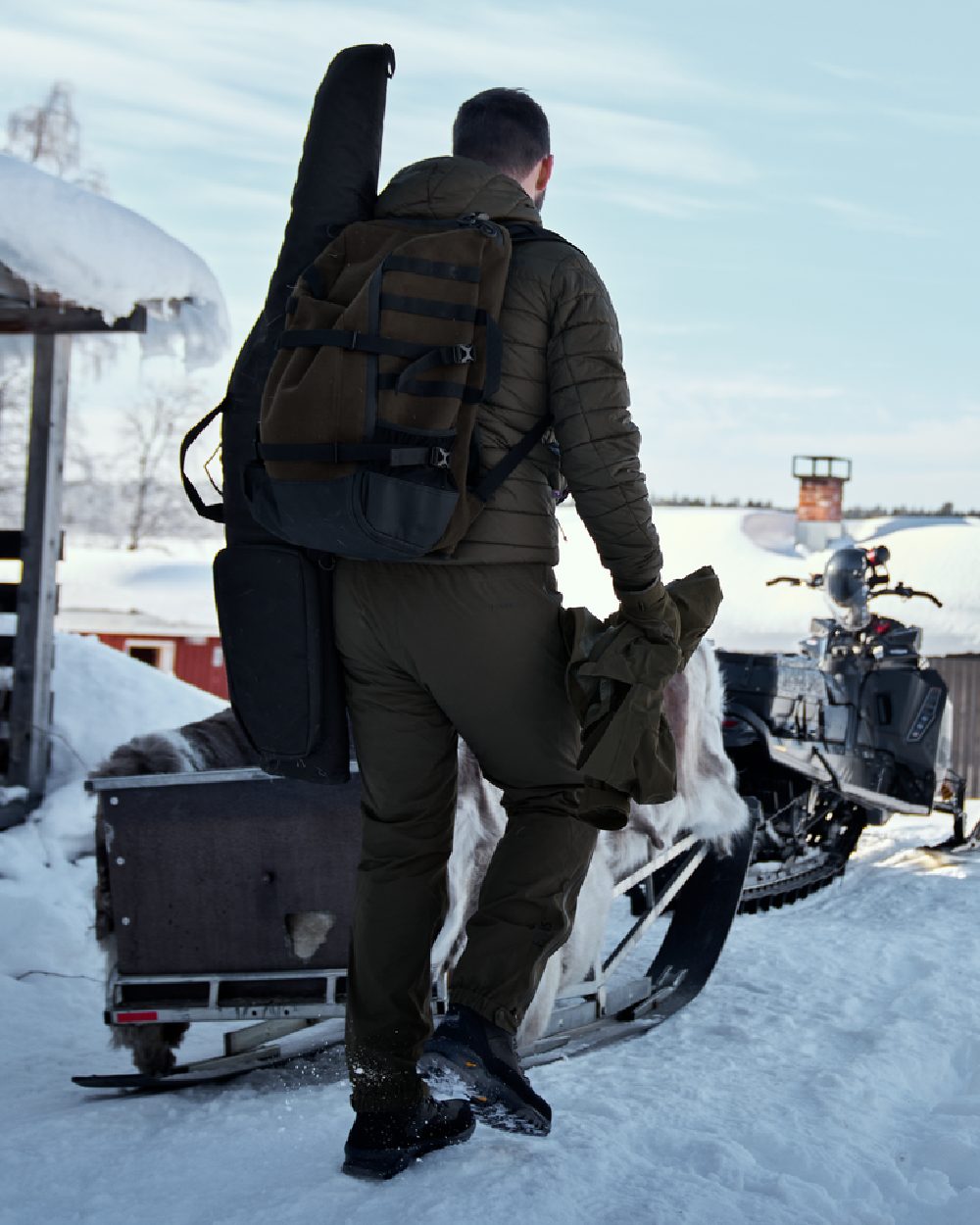 Hunting Green Coloured Harkila Forest Hunter Backpack on snow background #colour_hunting-green