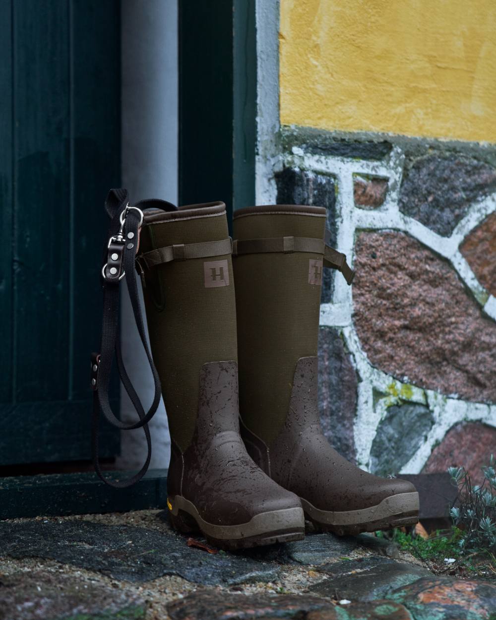 Willow Green Deep Brown Coloured Harkila Forester Zip Rubber Boot on outdoor background #colour_willow-green-deep-brown