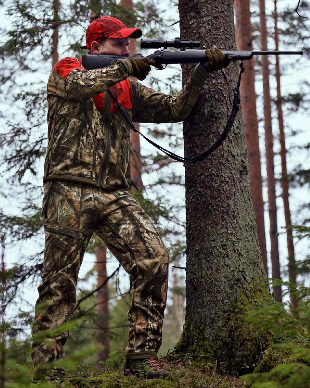 Hunting Green Mossy Oak Break-up Country Coloured Harkila Kamko Camo Reversible WSP Jacket on forest background #colour_hunting-green-mossy-oak-break-up-country