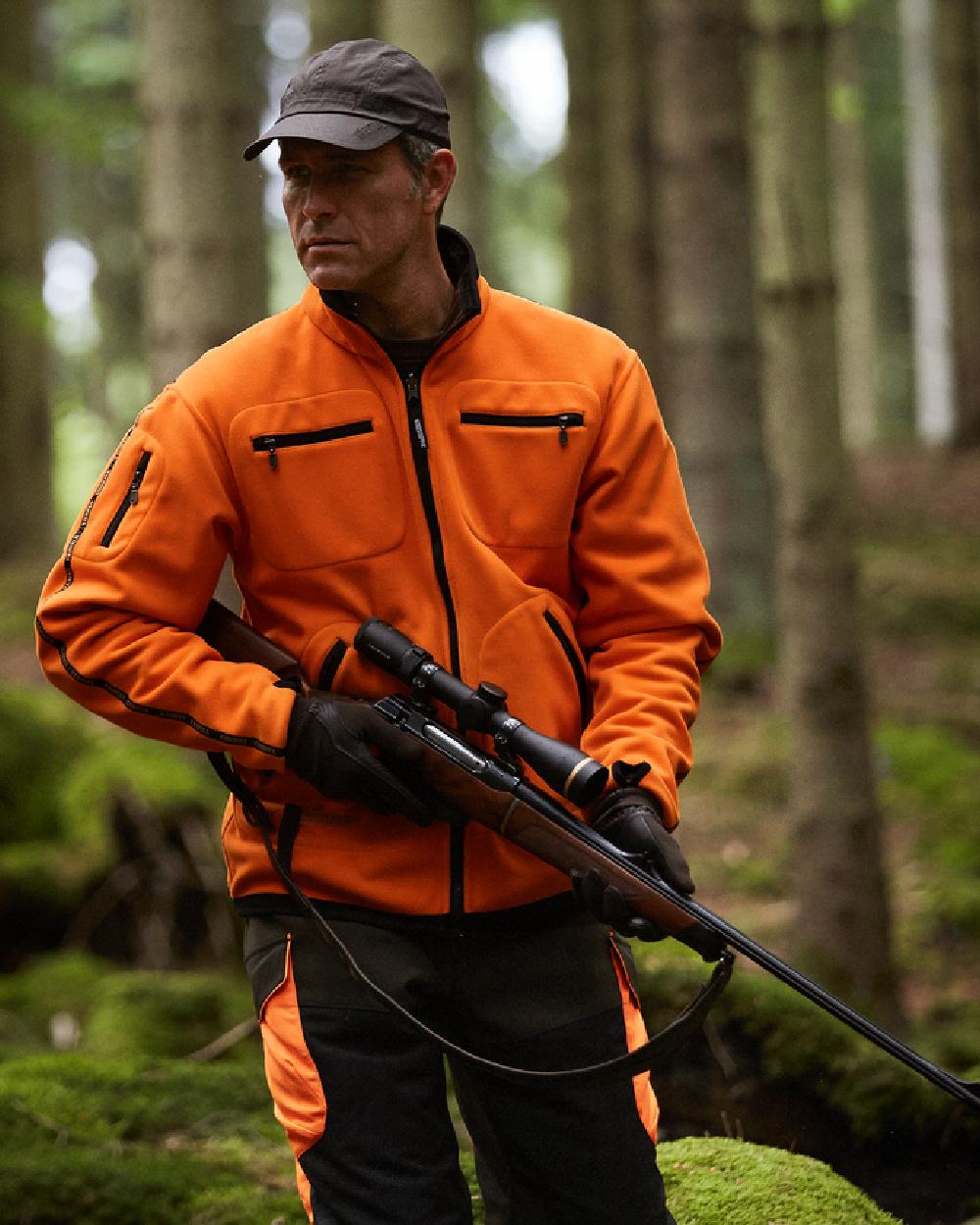 Hunting Green Orange Blaze Coloured Harkila Kamko Fleece on outdoor background #colour_hunting-green-orange-blaze
