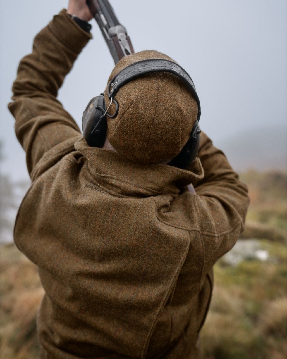 Terragon Brown Coloured Harkila Kenmore GTX Jacket on outdoor background #colour_terragon-brown