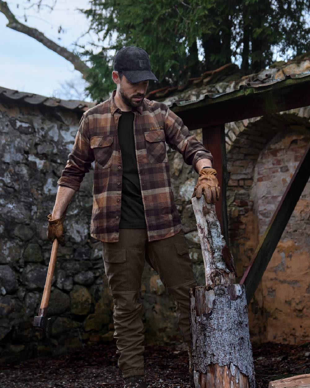 Shadow Brown/Tarmac coloured Harkila Logo Band Short Sleeve T-Shirt on outdoor background #colour_shadow-brown-tarmac