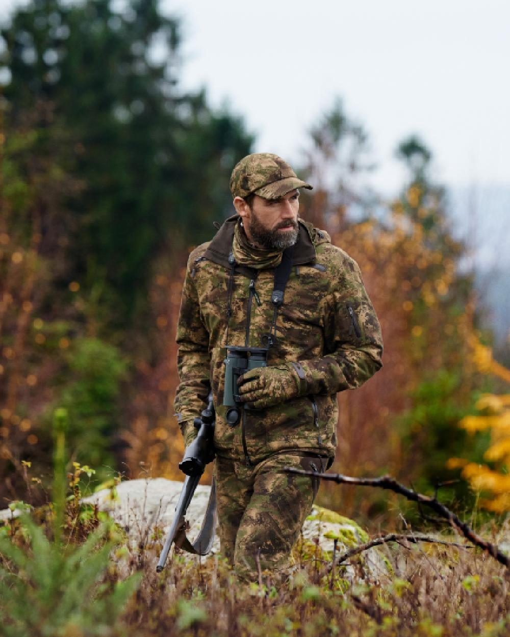 Axis MSP Forest Coloured Harkila Lynx Cap on forest background #colour_axis-msp-forest